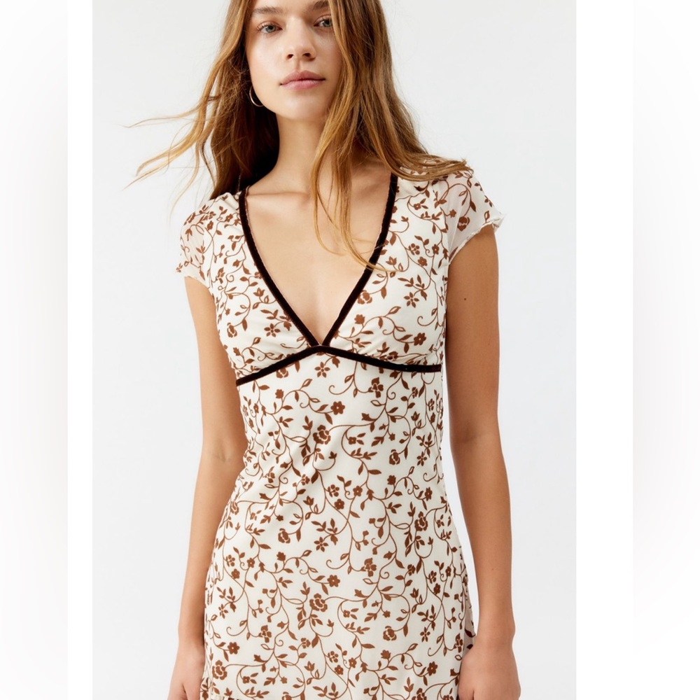 NWT Motel Melva Flocked Floral Mini Dress